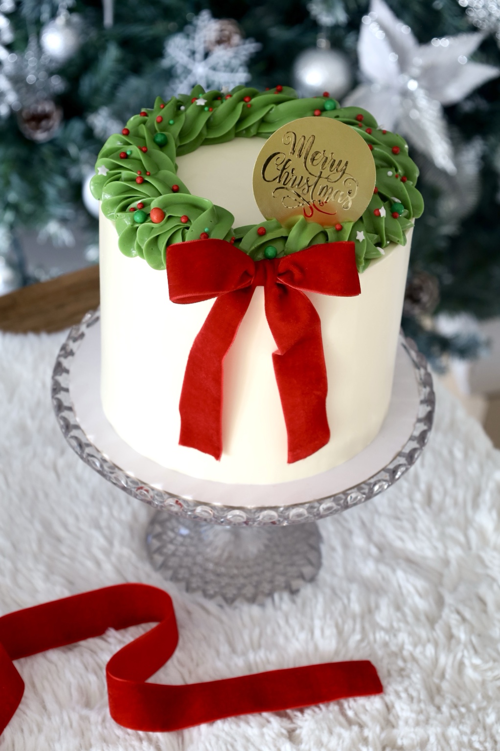 Christmas wreath cake with a red bow