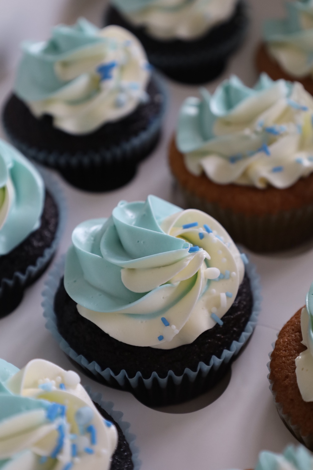 Blue and white swirled cupcakes